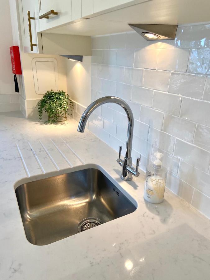 Monart Stylish City Centre Apartment, 2 Bed, Sleeps 6 Perth Exteriér fotografie